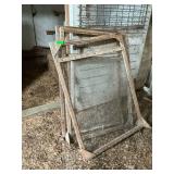Straw bales and screen partitions