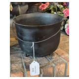 Cast Iron Cauldron Pot with Tripod Base