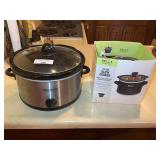 Crockpot Slow Cooker and Bella Essentials Slow Cooker