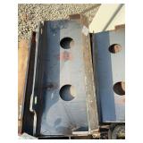 Mini skid steer attachment plate