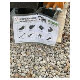 Mini excavator attachment set  This set includes two buckets, one quick hitch, one grabber, two augers, a rake and a ripper. Pin hole size 25MM