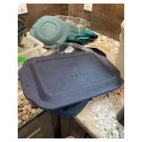 Pyrex casserole dishes and carriers