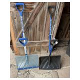 Set of 2 snow shovels