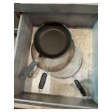 Frying pan and grease shields