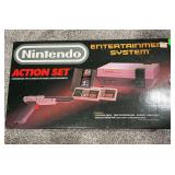 Vintage Nintendo entertainment system with light gun in original box- See Description