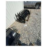 GIYI GY-CWG72 Skid Steer Curved Wood Grabber Attachment