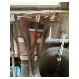 Pipe vice holder