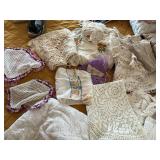 Doily and tablecloth lot