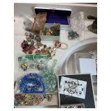Assorted jewelry lots mostly earrings