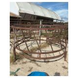 Round bale feeder