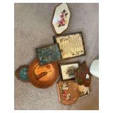 Lots of wooden decorative pictures