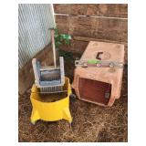 Mop bucket with pet carrier