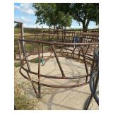 Round bale feeder