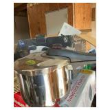 6.3 quart Crofton pressure cooker & vintage China