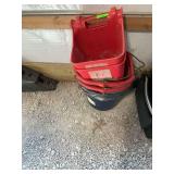 Feed buckets