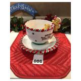 Vintage Mr. Christmas Tea Cup and saucer that spins around and plays Christmas Music w/box