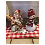 1 Snowman with kids and 1 Snowman