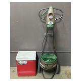 Scottï¿½s Snap Lawn Feeder & Igloo Cooler