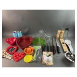 Wilton Heart Pan, Metal Straws & Kitchen Items