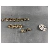 Vtg Gold Tone Trifan Costume Jewelry