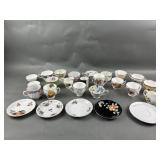 Vtg. Bone China Porcelain China Cups & Saucers