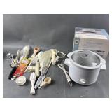 1.5 qt Slow Cooker & Vtg Kitchen Utensils