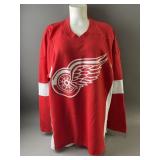 NHL Redwings Medium Lindstrom Jersey