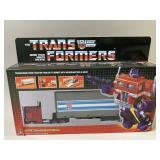 Transformers Optimus Prime Trailer to Robot