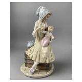 Lladrï¿½ 'Feeding Her Daughter' Porcelain Figure