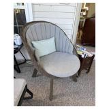 Indoor/Outdoor Patio Swivel Chair