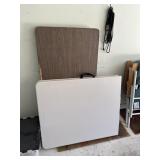 2 Folding Tables