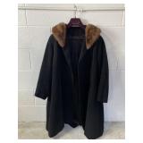 Womenï¿½s Vintage Black Mid-length Coat