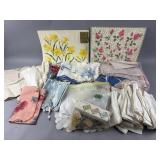 Vtg Retro House Linens, Placemats & More