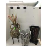 3 Vases and stand