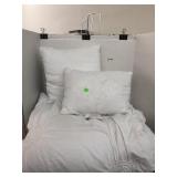 Bedspread & Throw Pillows