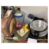 Flat of misc kitchen items