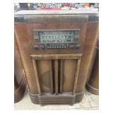Antique RCA Victor Console Radio