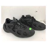 Mens Addidas Shoes so 9.5