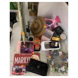 Marilyn License Plate, Wreath, Toy, Mirror, Misc