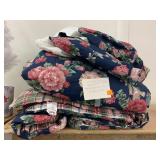 Twin sz, Comforters, Shams, and pillow case