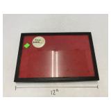 Glass lid display box with pin