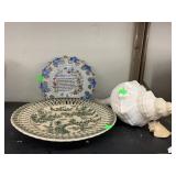 2 Decorative plates and conch Shell