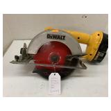 Dewalt Curricular Saw, with Battery