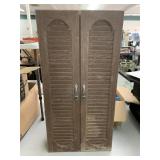 Cabinet, approx 18in x 6in x H 3ft