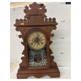 Vintage Clock w/ Keyy - appears to need some