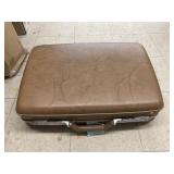 Vntg American Tourister suitcase