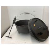 Mighty Hand cast iron Dutch oven with lid and lid