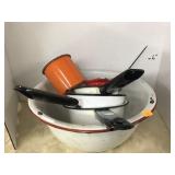 Vntg Metal Pans, Bowls, cup Ladle