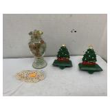 2cnt Stocking Hangers and Marbles