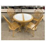 Round / Oval Dining Table w/ Hideaway  Leaf  and 4